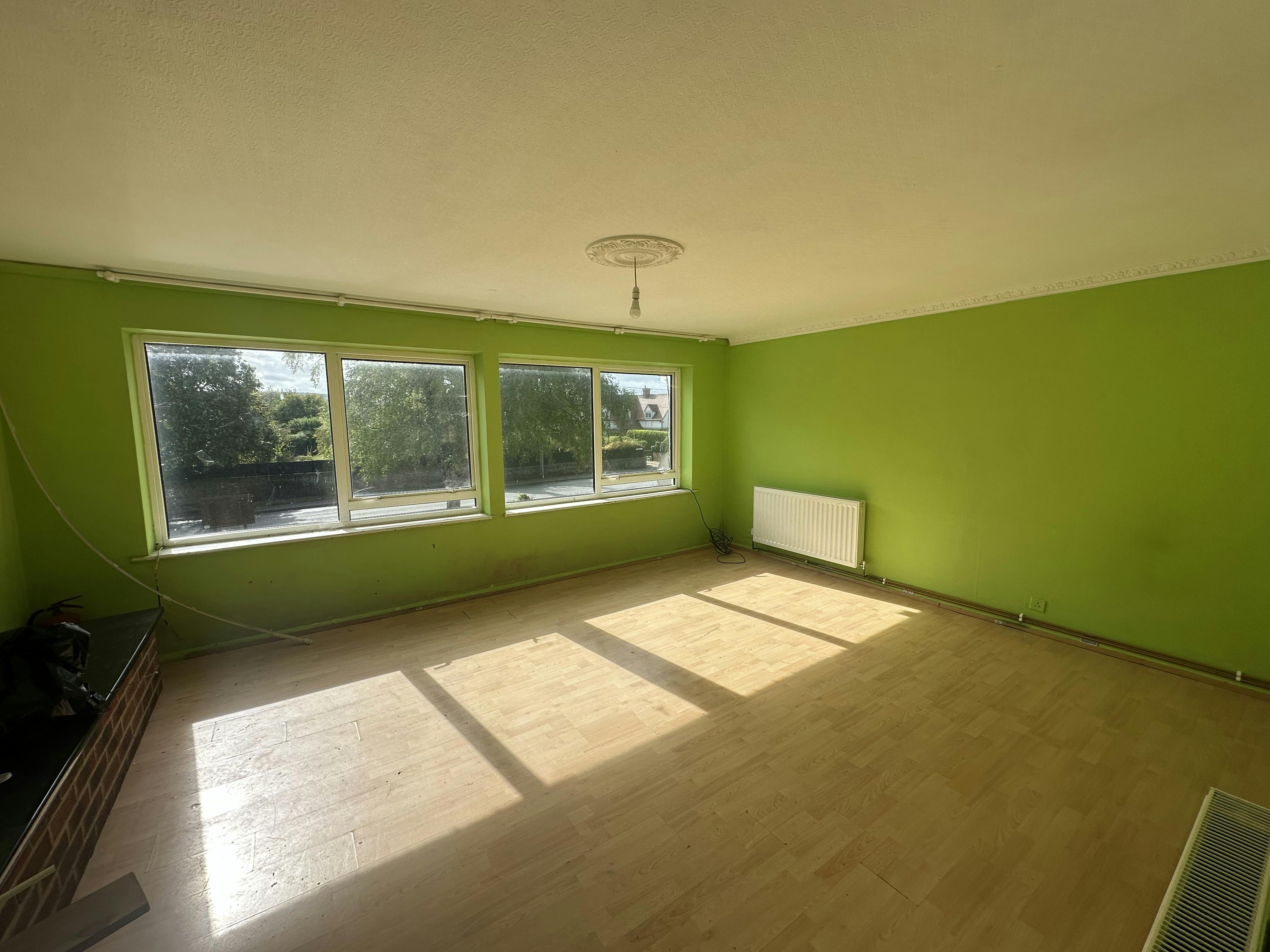 19 Middle Field, 19 Middle Field, Aylesbury, Investment / Residential / Retail For Sale - IMG_2833 2.jpg