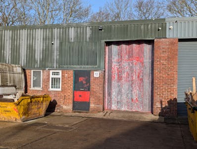 Unit 12, Watford, Industrial To Let - PXL_20250205_093939456.jpg