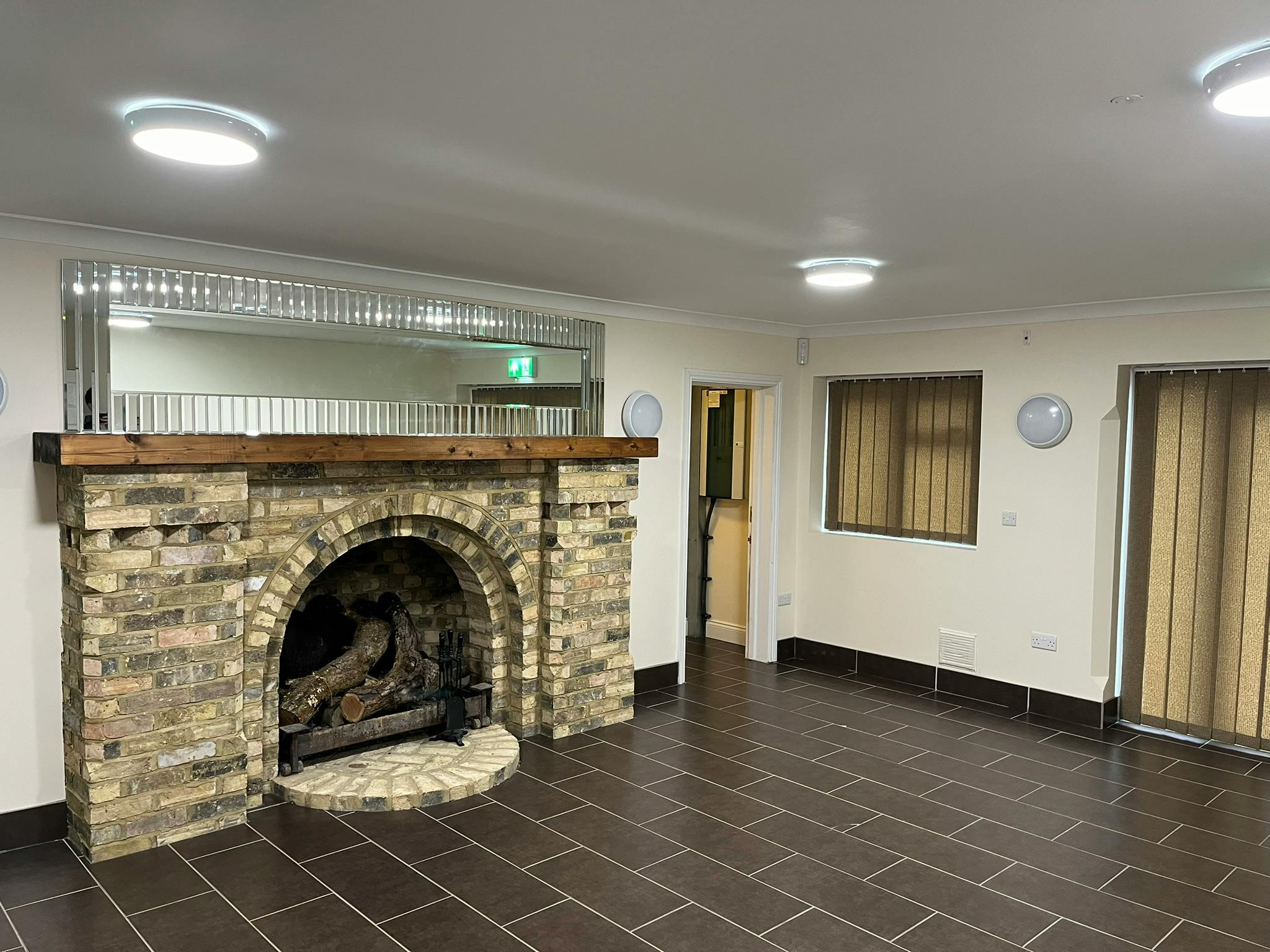 Tittershall Lodge, Kingswood Lane, Aylesbury, Land / Offices / Retail To Let - IMG_2827.JPEG