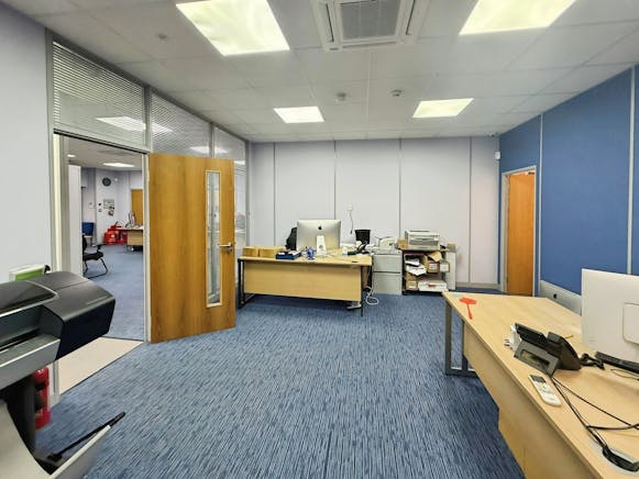 14 Braiswick Place, Basildon, Industrial / Office To Let / For Sale - d8c18bf2IMG20251104WA0026.jpg