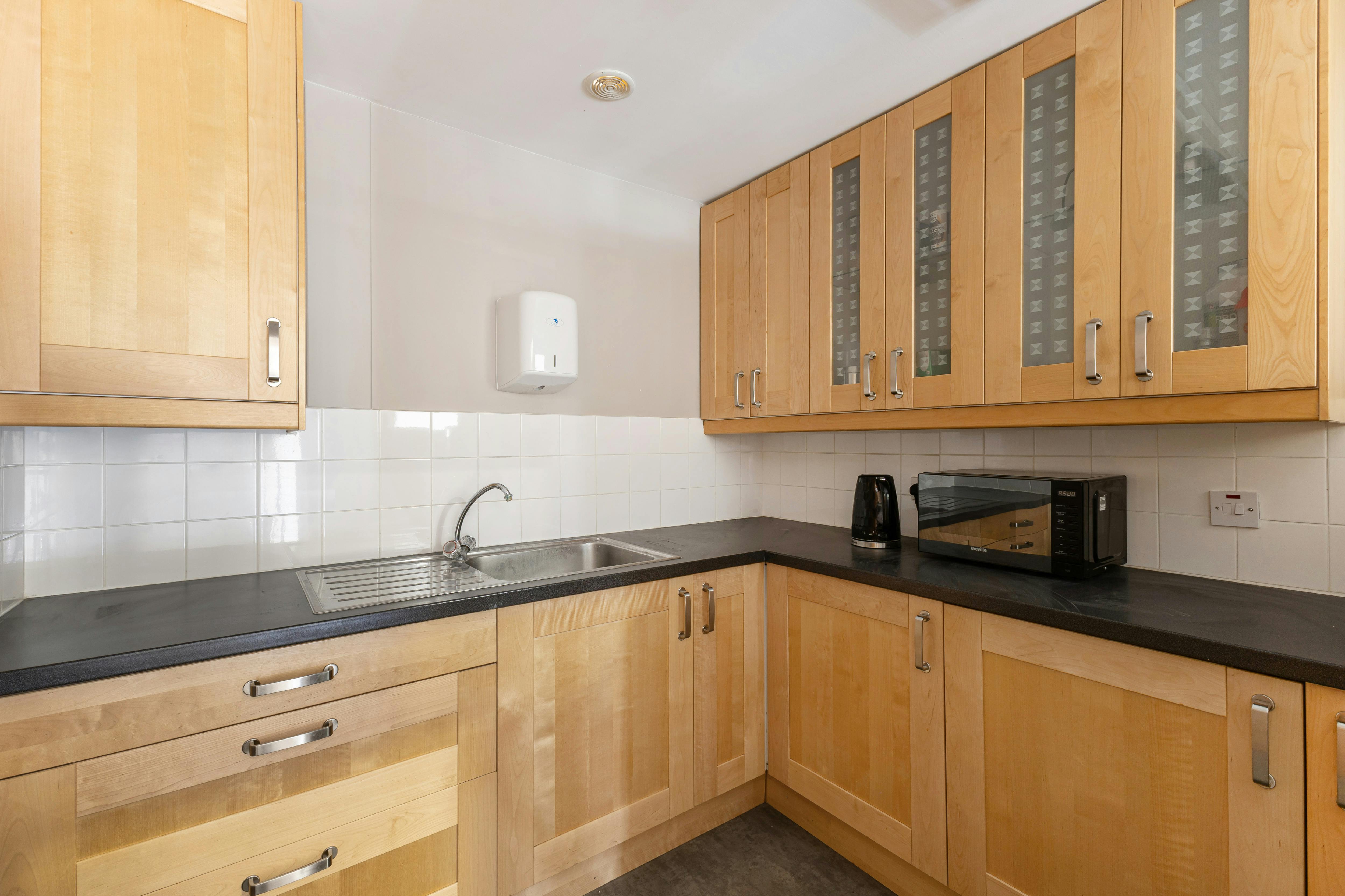 Showroom / Warehouse unit, 4-12 Kempson Close, Aylesbury, Industrial / Retail To Let - 101955_4-12-Kempson-Close-Gatehouse-Way (24).jpg