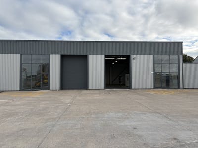 Units 18-20, Severnside Trading Estate, Textilose Road, Manchester, Industrial To Let - IMG_0886.JPG