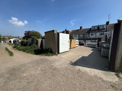 87 Rayleigh Road, Leigh-on-Sea, Retail To Let - IMG20250428WA0029.jpg