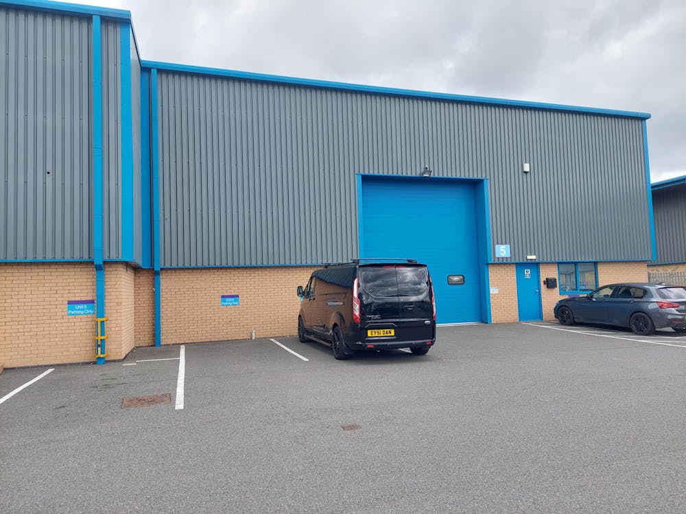 Unit 5 Stadium Close, Stadium Close - Image 4
