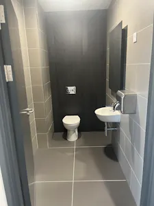Units 5 & 6 South Cargo Centre, Feltham, Heathrow, Industrial / Warehouse To Let - 6 South Cargo - Toilets.jpeg