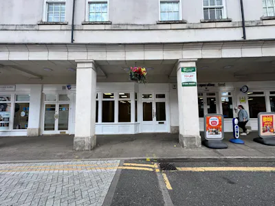 50 Wedgewood Street, Aylesbury, Retail To Let - 20260805_113440000_iOS.jpg