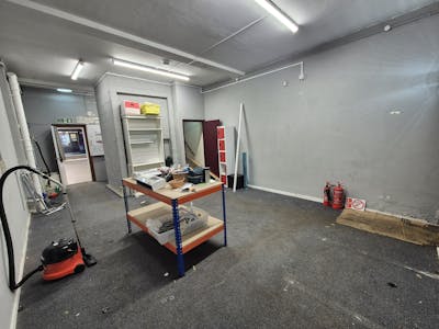 47 High Street West, Glossop, Retail To Let - 20260121_163836.jpg