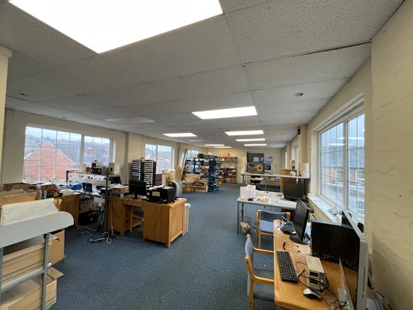 Brow Business Centre, Copyground Lane, Unit B, High Wycombe, Industrial / Offices To Let - 20251010_132804437_iOS.jpg