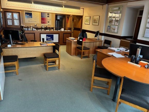 49 Marina, Bexhill On Sea, Retail To Let - 992d0df6-16d3-4dc3-a84f-e58206b1e174.jpg