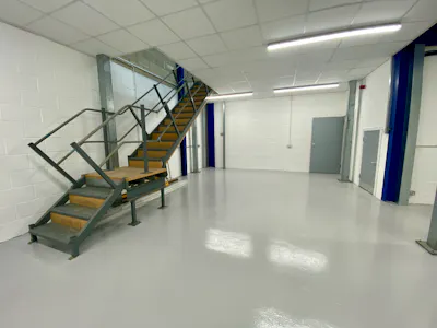 Unit 16 The Bell Centre, Crawley, Industrial / Warehouse To Let - IMG_0201.jpeg