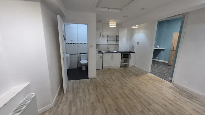 701 Cathcart Road, Glasgow, Retail To Let - 20260820_125121.jpg