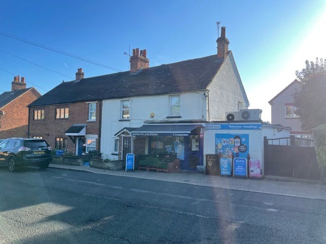 1 Victoria Place, Binfield, Investment / Retail For Sale - image1.jpeg