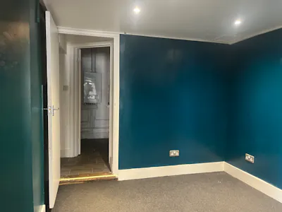 39 High Street, Crawley, Office / Retail For Sale - IMG_1280.JPG