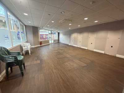 21 Market Place, Burgess Hill, Leisure / Restaurant / Cafe / Retail / High Street Retail / Retail - In Town / Shopping Centre To Let - IMG_6878.jpg