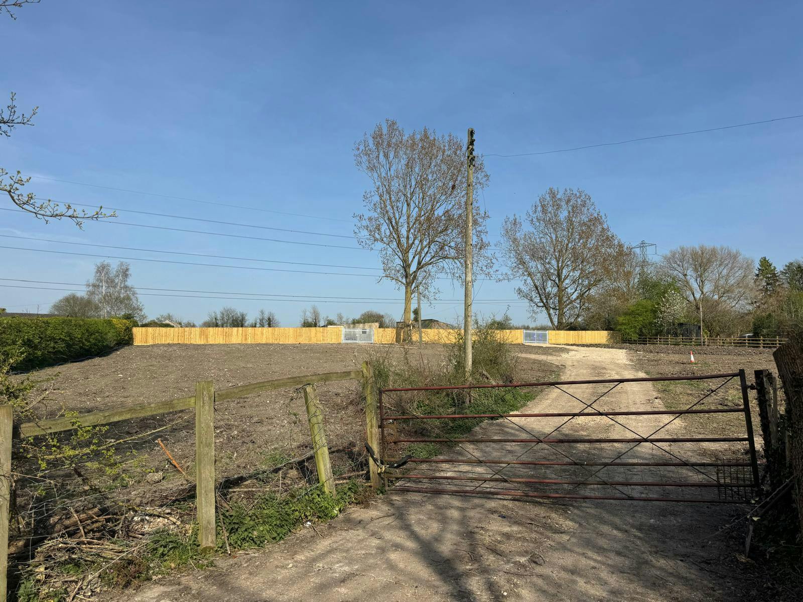Open Storage Site Terrick, Aylesbury, Land For Sale - 20260416_121853649_iOS.jpg