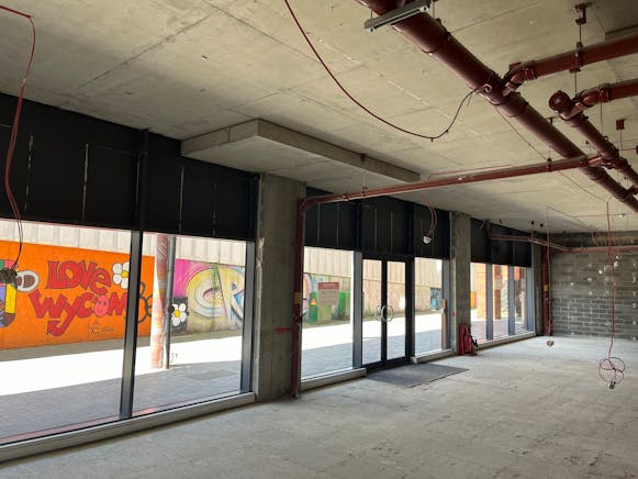 Unit 20 Octagon Parade, High Wycombe, Retail To Let - IMG_4998.JPG