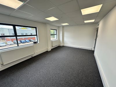 Unit 11  Airlinks Industrial Estate, Heston, Heathrow, Warehouse To Let - 11 Airlinks - FF Office.JPG