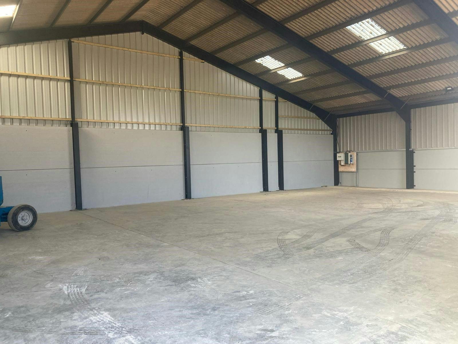 Units 3a & 3b, Moat Farm, Buckingham, Industrial To Let - internal2  3B.jpg