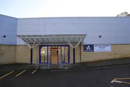 Unit 2, Maiden's Walk, Broadgates, Hexham, Retail To Let - 3 308A6176.JPG