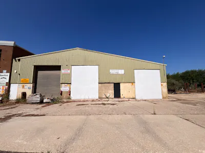 14 Picts Lane, Princes Risborough, Industrial / Trade Counter / Warehouse To Let - 20260708_094432337_iOS.jpg
