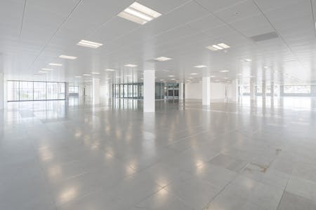 2 Lakeside, Acton, Office To Let - 10.jpg