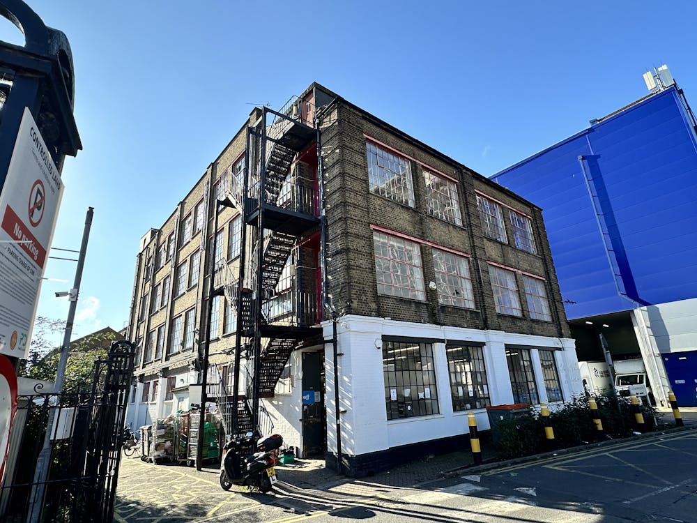 The Vale Studios, 231 The Vale, London, Industrial/Logistics / Office To Let - 5513983C492A4919816CFF4901C272C0.jpeg