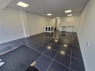 31 Wellington Way, Waterlooville, Retail To Let - 20260129_113257.jpg