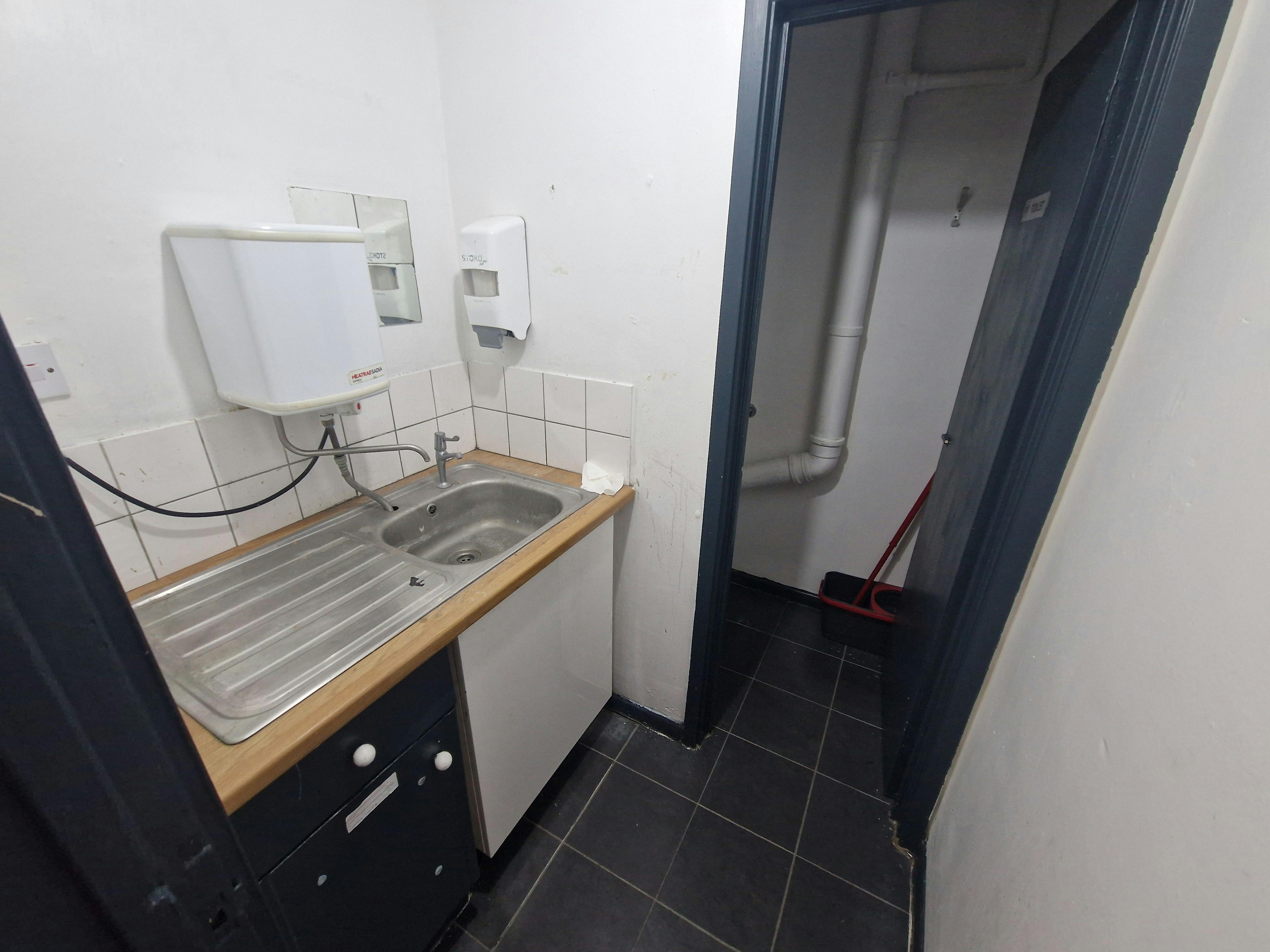 Industrial Unit in Portsmouth - photo 3