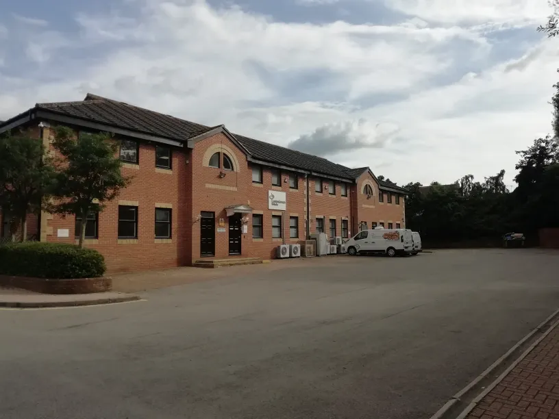 3 Tanners Yard, Bagshot, Offices / Other To Let - IMG_20210709_172602_resized_20210712_100056140.jpg
