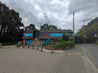 12 Hermitage Road, Woking, Retail For Sale - PXL_20260605_112639437.MP.jpg