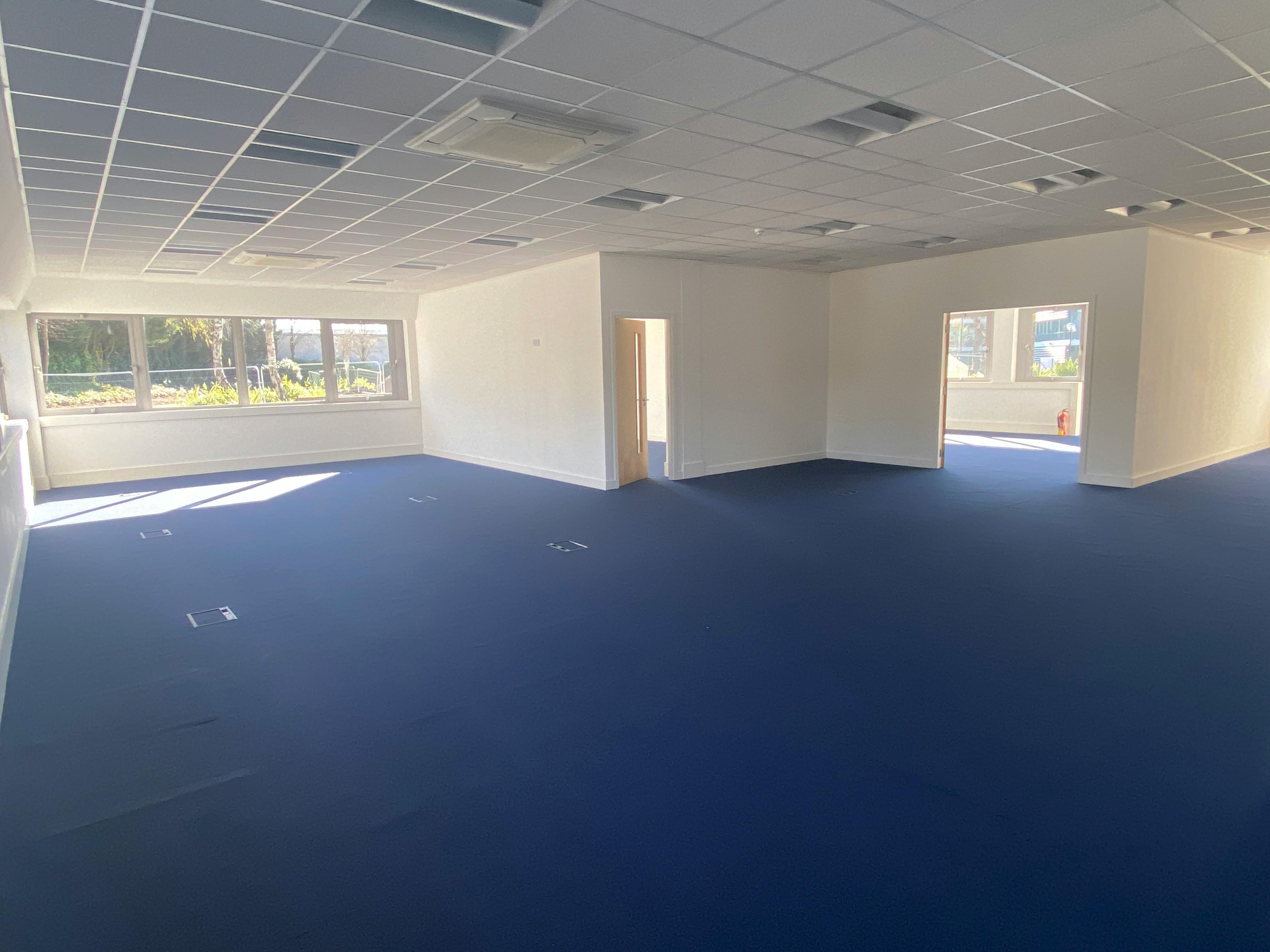 Office in Crawley - photo 4