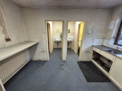 581-585 Wilbraham Road, Manchester, Retail To Let - 20251112_134517.jpg