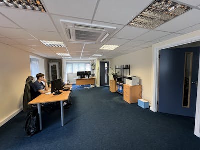 4 Kings Court, Horsham, Office To Let - IMG_2633.jpg