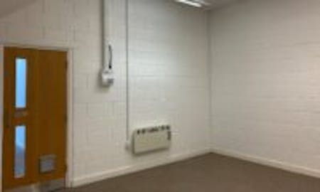 Kingscote G6, Priory Park Industrial Estate, London Road, Tetbury, Industrial / Warehouse To Let - Kingscote-G6-Storage-to-Let-Internal-4-200x120.jpeg