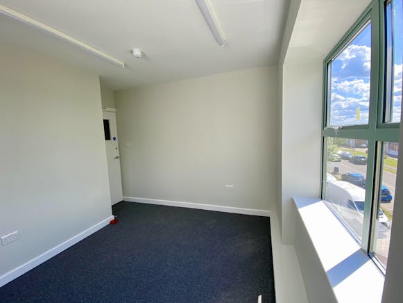 58 Wilbury Way, Hitchin, Office / Office To Let - 5.jpg