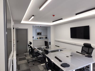 William Street, Hyde, Industrial/Logistics / Office To Let - 20231012_111915.jpg