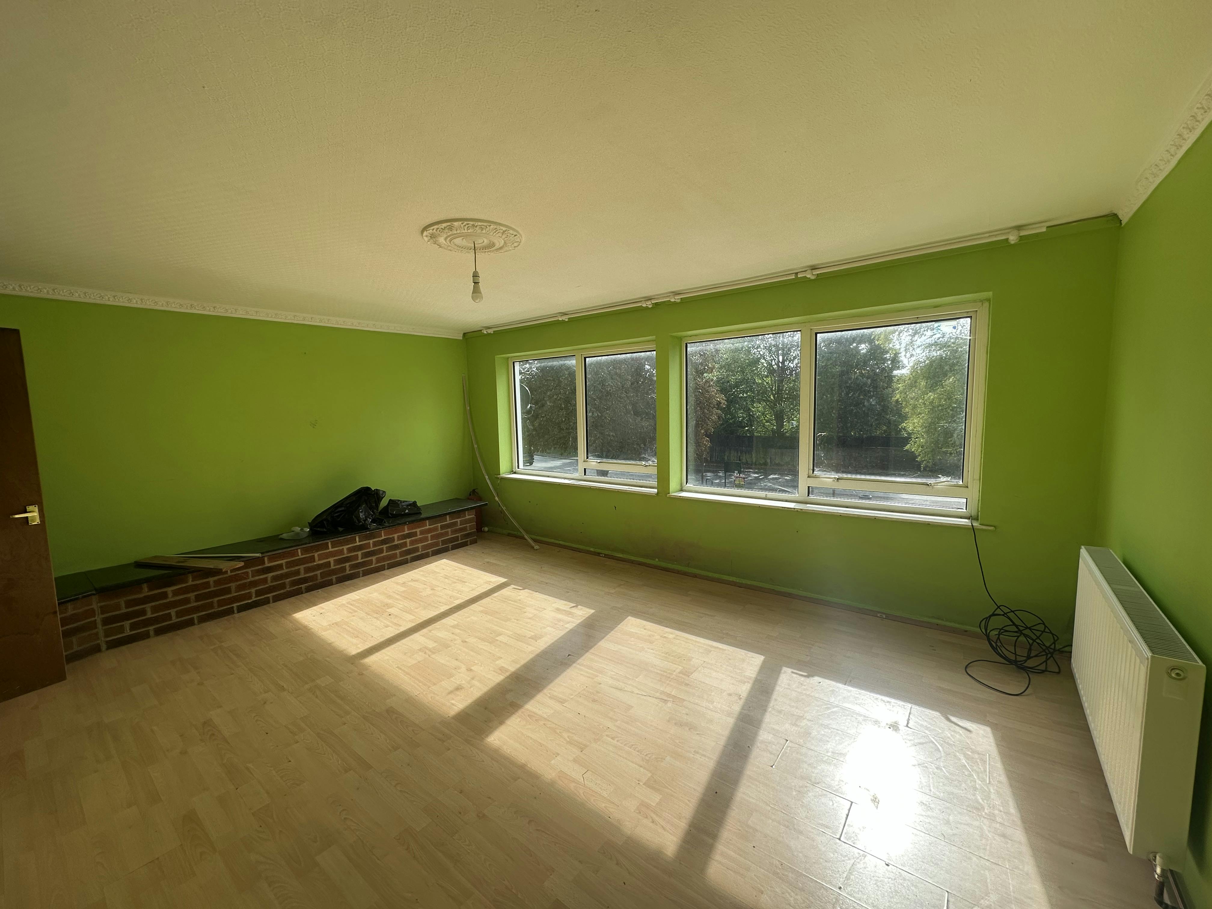 19 Middle Field, 19 Middle Field, Aylesbury, Investment / Residential / Retail For Sale - IMG_2834 2.jpeg