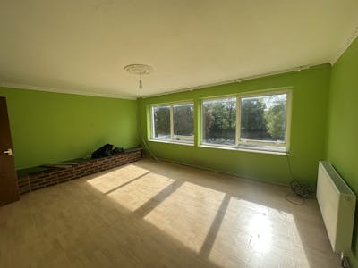 19 Middle Field, 19 Middle Field, Aylesbury, Investment / Residential / Retail For Sale - IMG_2834 2.jpeg