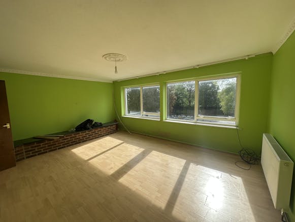 19 Middle Field, 19 Middle Field, Aylesbury, Investment / Residential / Retail For Sale - IMG_2834 2.jpeg