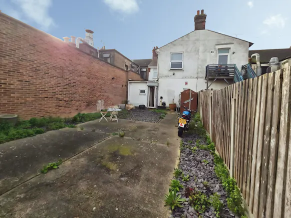 Rear of 721 London Road, Westcliff-on-Sea To Let - 6a8b82ae-WhatsApp 20Image 202026-006 20at 2009.33.40.jpeg