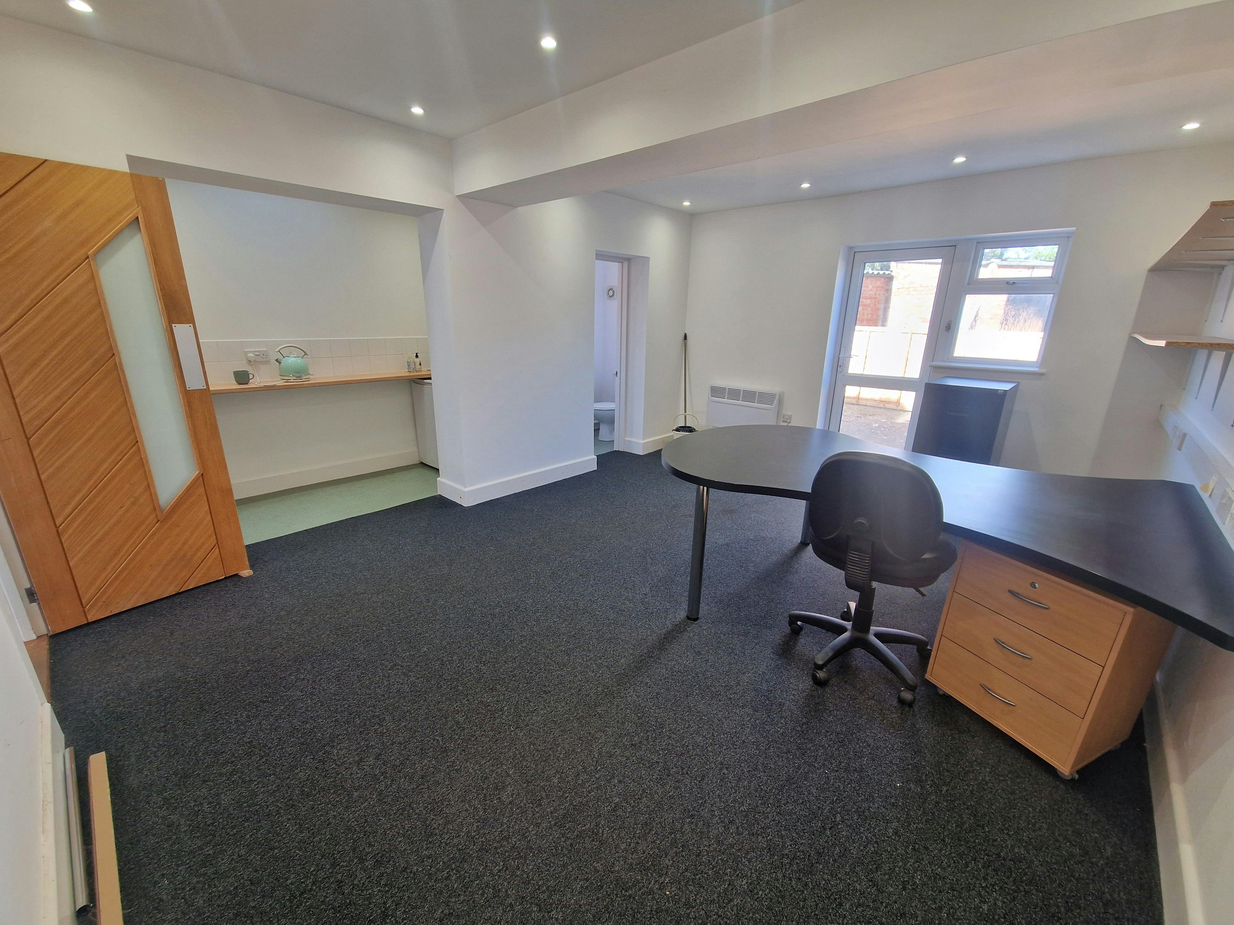 Retail/Shop in Waterlooville - photo 3