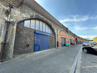 Arch 32 London Stone Business Estate, Battersea, Industrial To Let - 20260703_093422685_iOS.jpg
