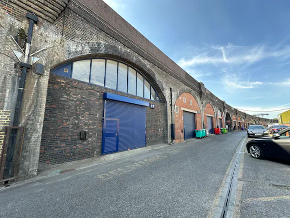 Arch 32 London Stone Business Estate, Battersea, Industrial To Let - 20260703_093422685_iOS.jpg