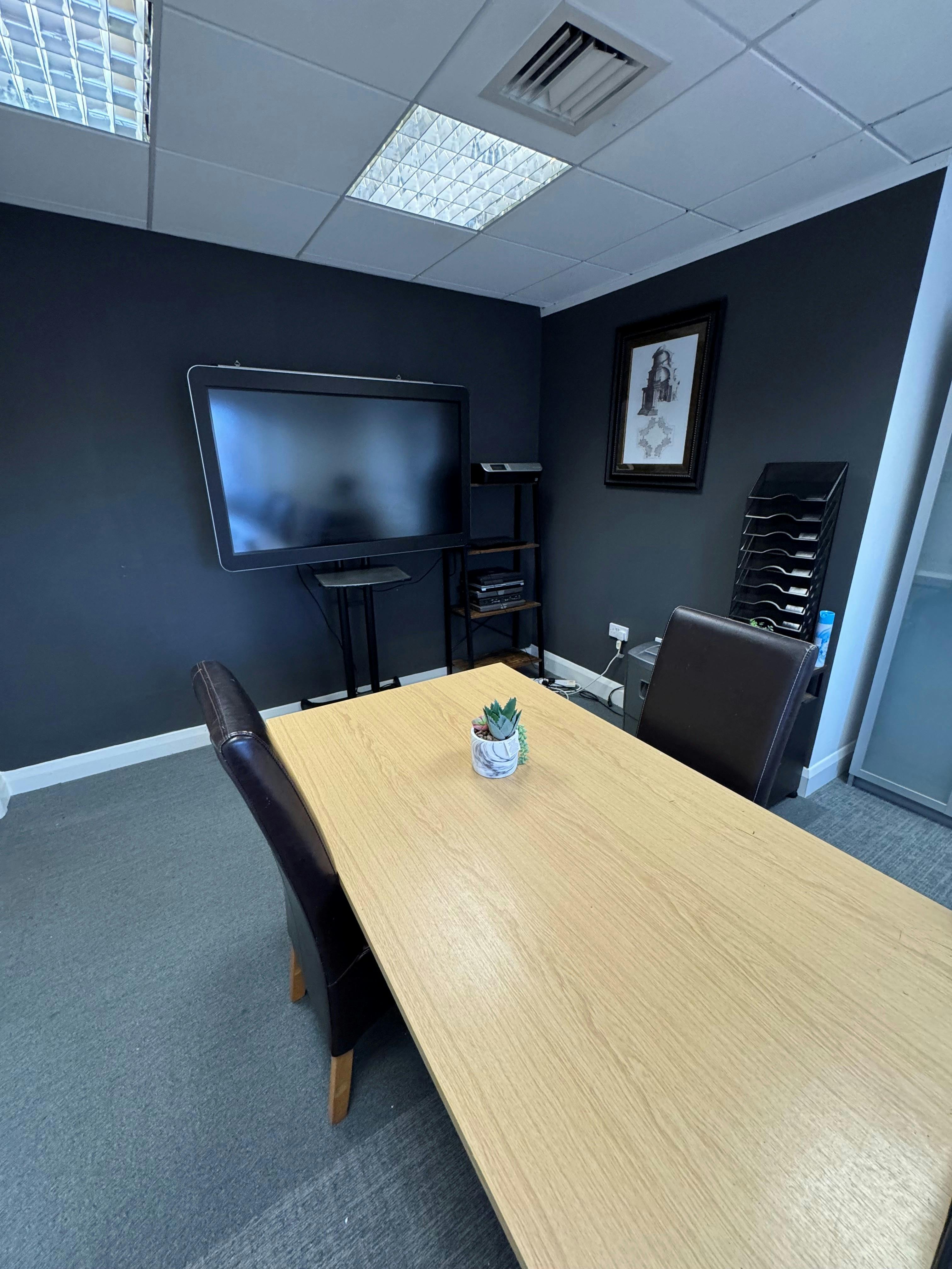 Chilterns House Business Centre, Eton Place, Burnham, Offices To Let - meeting room.jpg
