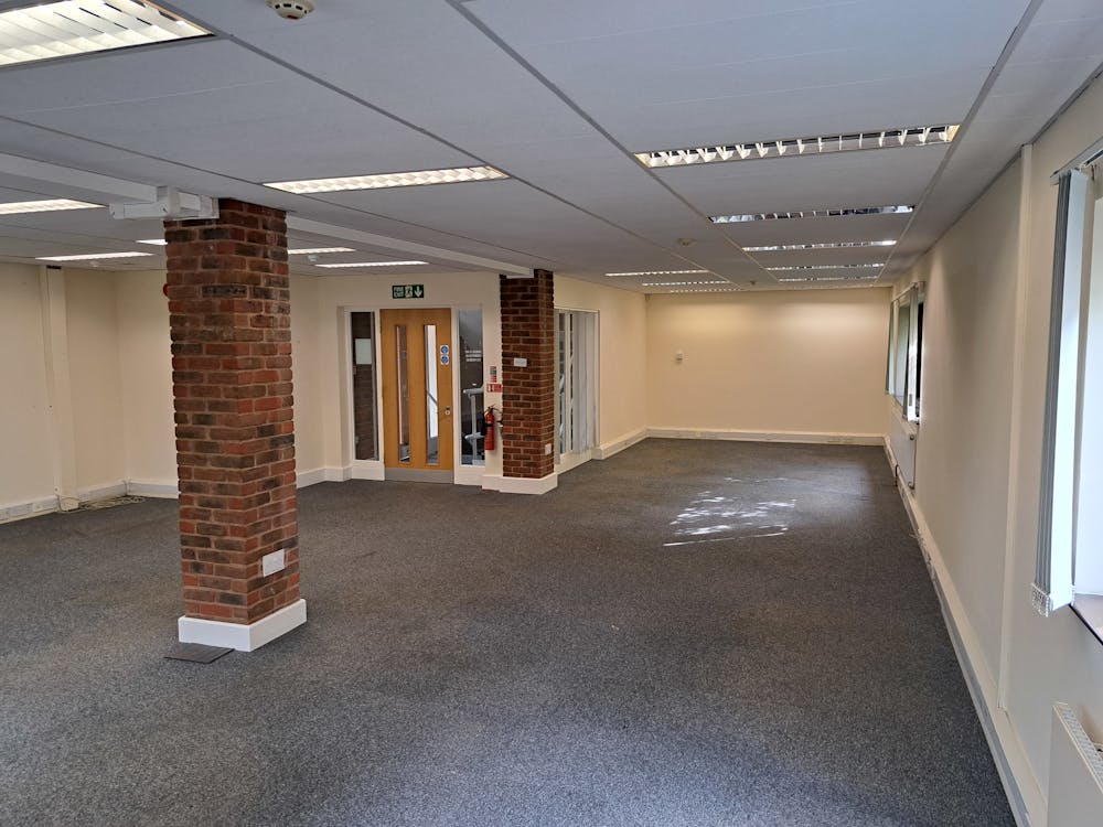 7 Hockley Court, 2401 Stratford Road - Image 4