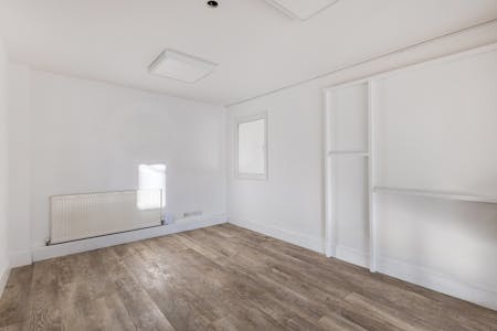 Showroom / Warehouse unit, 4-12 Kempson Close, Aylesbury, E (Commercial / Business / Service) / Industrial / Retail To Let - 101955_4-12-Kempson-Close-Gatehouse-Way (27).jpg