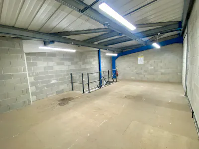 Unit 16 The Bell Centre, Crawley, Industrial / Warehouse To Let - IMG_0196.jpeg