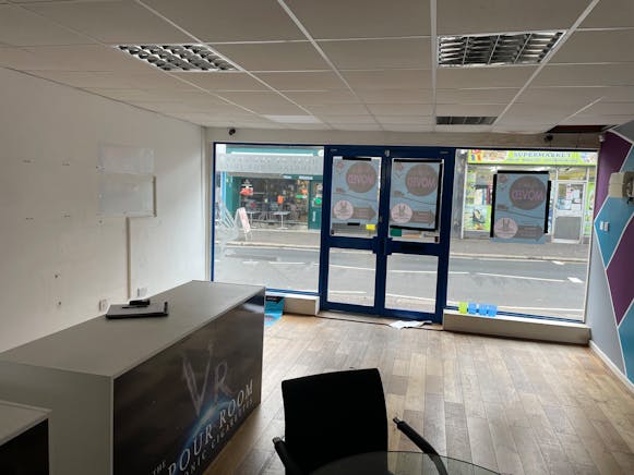 Unit 2, 178-179 Queens Road, Hastings, Retail To Let - IMG_9865.JPG