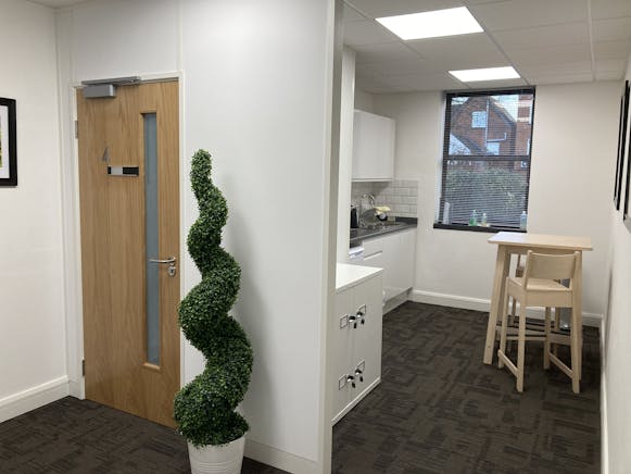 Suite 3, Knightway House, Park Street, Bagshot, Offices To Let - kicthen.JPG