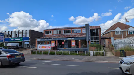 786-794 Oxford Road, Reading, Class E Retail / Leisure / Retail / Trade Counter / Trade Counter / Showroom To Let - PXL_20260609_153954105.jpg